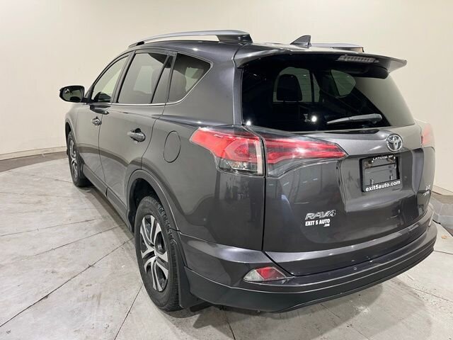 
 2017 Toyota RAV4 LE full									