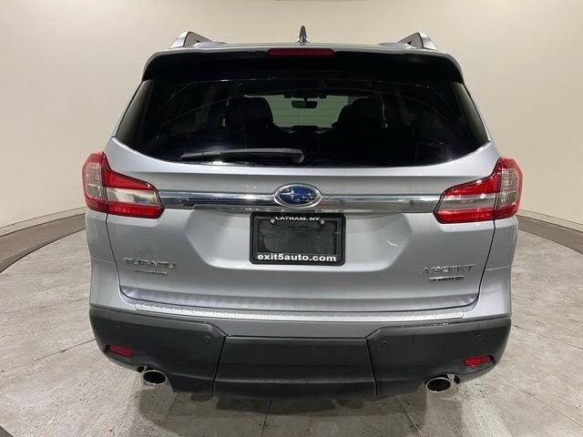 
 2019 Subaru Ascent Limited w/ Apple Car Play full									