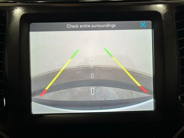 
 2019 Jeep Cherokee Trailhawk w/ Apple Car Play full									