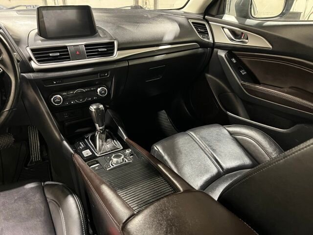 
 2017 Mazda Mazda3 Touring full									