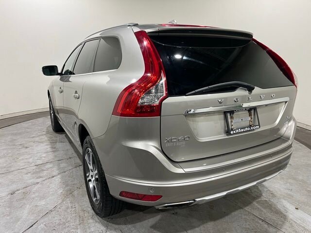 
 2015 Volvo XC60 T6 Platinum full									