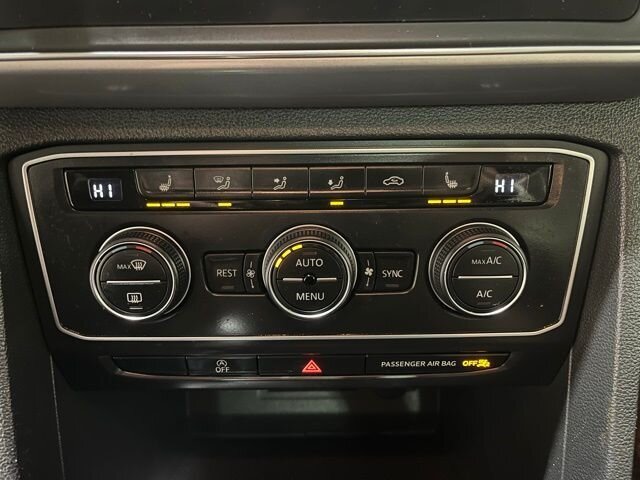 
 2019 Volkswagen Atlas 3.6L V6 SE w/ Apple Car Play full									