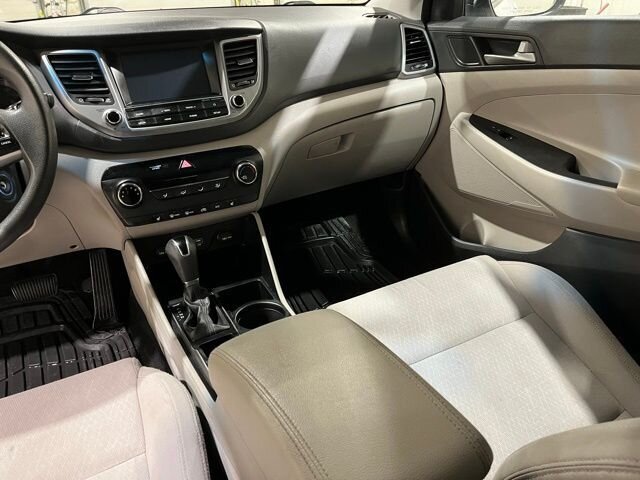 
 2018 Hyundai TUCSON SEL w/ Apple Car Play full									