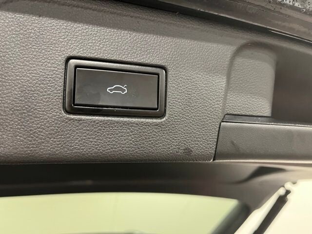 
 2019 Volkswagen Atlas 3.6L V6 SE w/ Apple Car Play full									