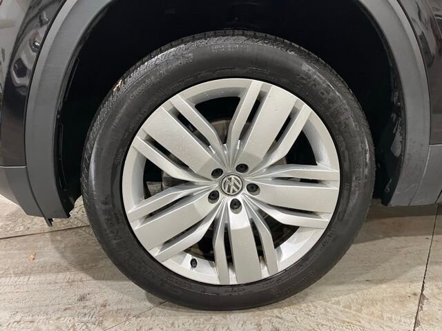 
 2019 Volkswagen Atlas 3.6L V6 SE w/ Apple Car Play full									