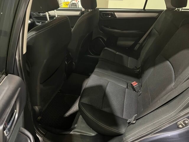 
 2017 Subaru Outback 2.5i Premium full									