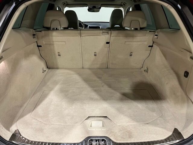 
 2015 Volvo XC60 T6 Platinum full									