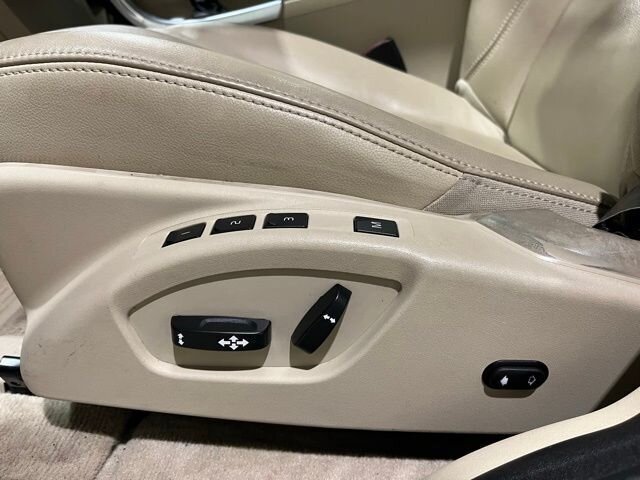 
 2015 Volvo XC60 T6 Platinum full									