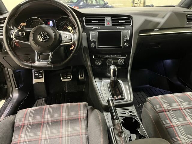 
 2017 Volkswagen Golf GTI S full									