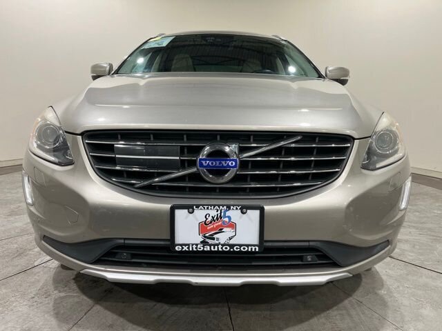 
 2015 Volvo XC60 T6 Platinum full									