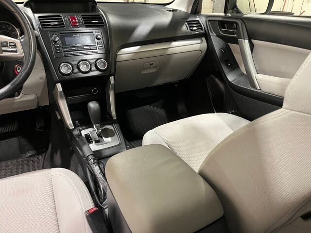 
 2015 Subaru Forester 2.5i Premium full									