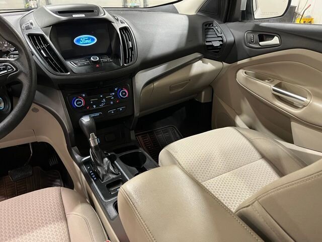 
 2017 Ford Escape SE full									