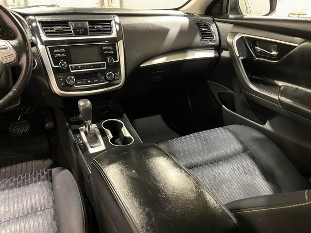 
 2016 Nissan Altima 2.5 SV full									