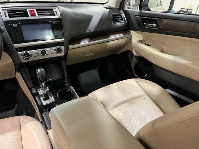 
 2017 Subaru Outback 2.5i Limited full									