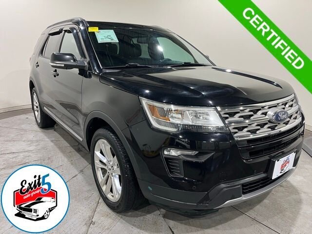 2018 Ford Explorer XLT w/ Apple Car Play and Navigation