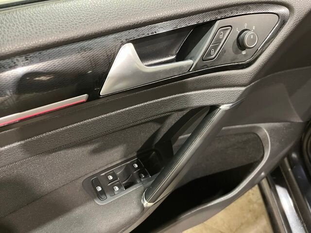 
 2017 Volkswagen Golf GTI S full									