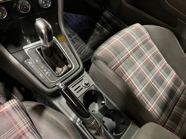 
 2017 Volkswagen Golf GTI S full									