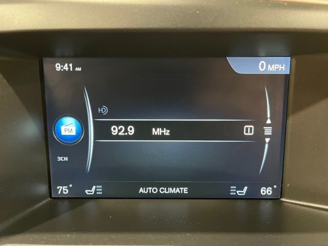 
 2015 Volvo XC60 T6 Platinum full									