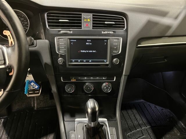 
 2017 Volkswagen Golf GTI S full									