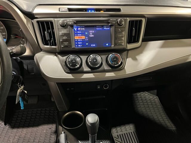 
 2013 Toyota RAV4 LE full									