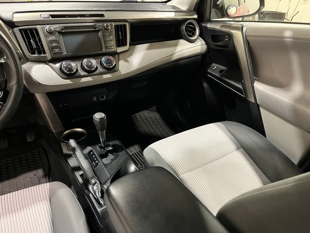 
 2013 Toyota RAV4 LE full									