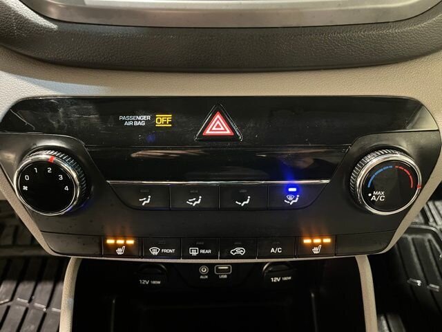 
 2018 Hyundai TUCSON SEL w/ Apple Car Play full									