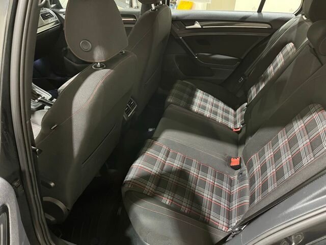 
 2017 Volkswagen Golf GTI S full									