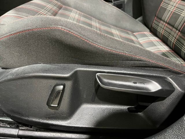 
 2017 Volkswagen Golf GTI S full									