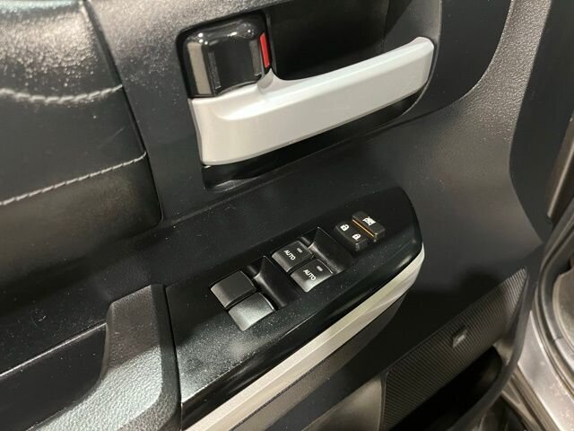 
 2014 Toyota Tundra Limited CrewMax full									