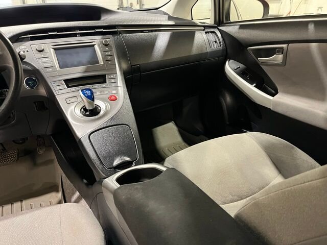 
 2014 Toyota Prius Two full									