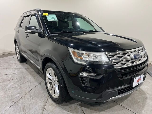 2018 Ford Explorer XLT w/ Apple Car Play and Navigation