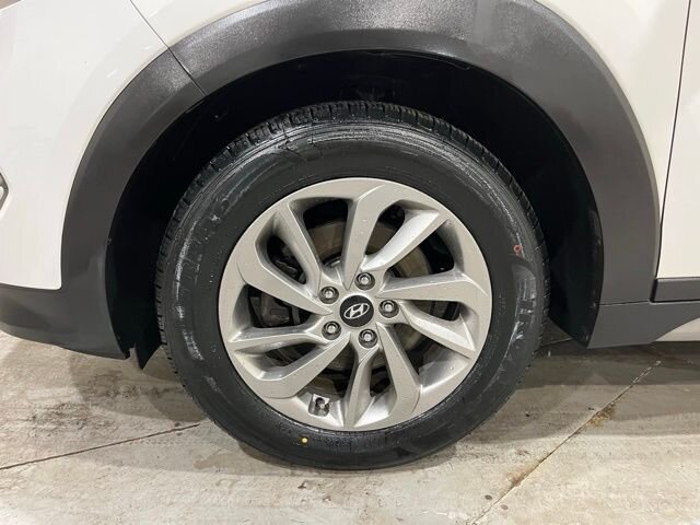 
 2018 Hyundai TUCSON SEL w/ Apple Car Play full									