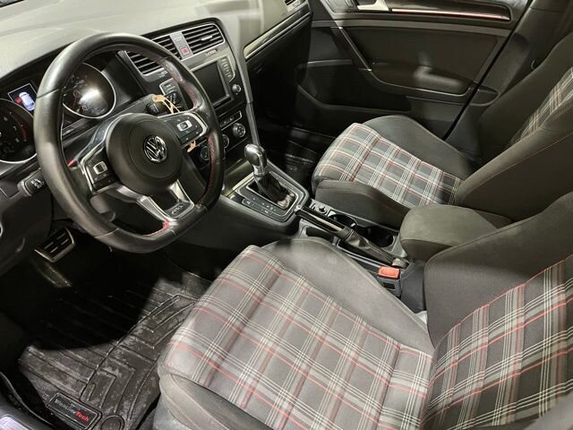 
 2017 Volkswagen Golf GTI S full									