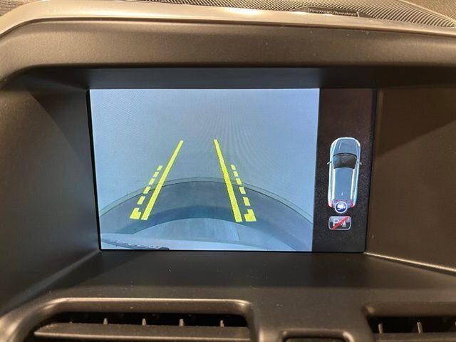 
 2015 Volvo XC60 T6 Platinum full									