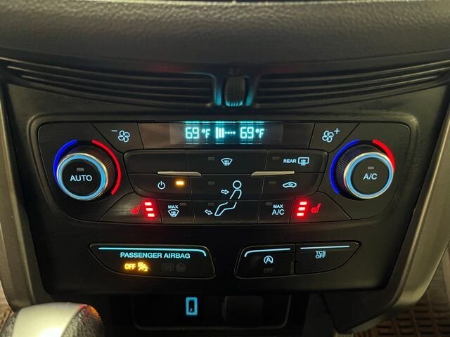 
 2017 Ford Escape SE full									