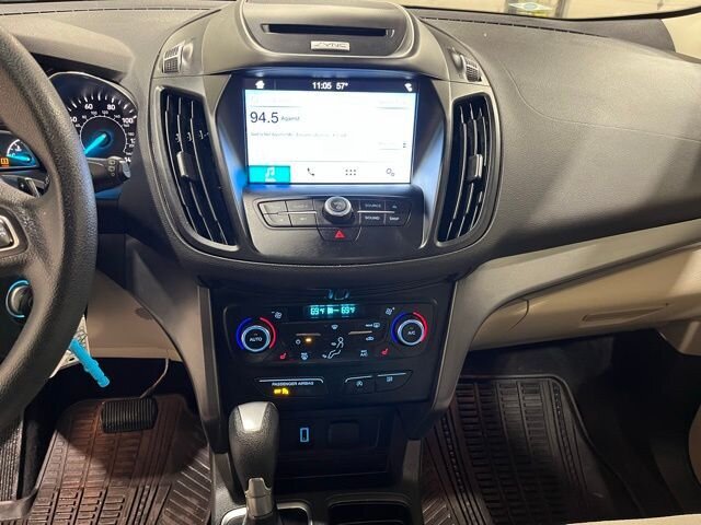 
 2017 Ford Escape SE full									