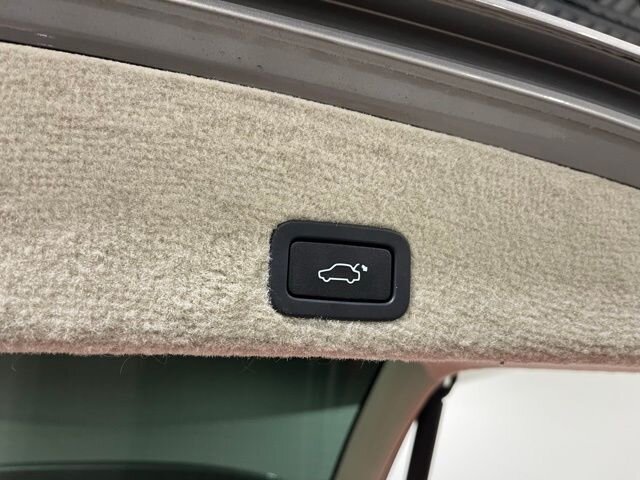 
 2015 Volvo XC60 T6 Platinum full									