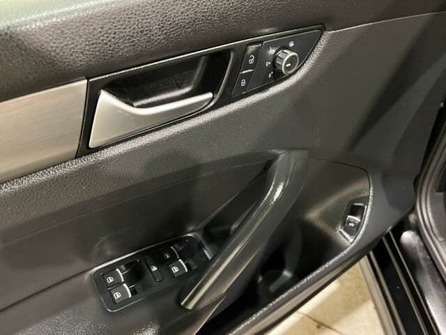 
 2014 Volkswagen Passat 1.8T SE full									