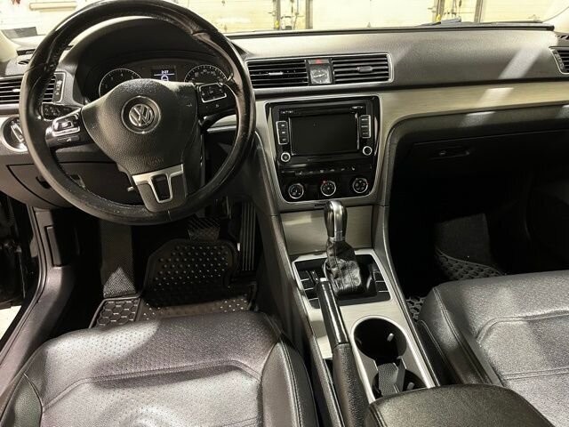 
 2014 Volkswagen Passat 1.8T SE full									