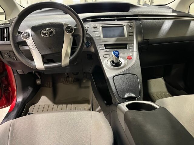
 2014 Toyota Prius Two full									