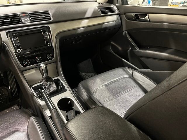 
 2014 Volkswagen Passat 1.8T SE full									