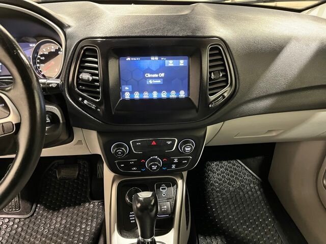 
 2018 Jeep Compass Latitude full									