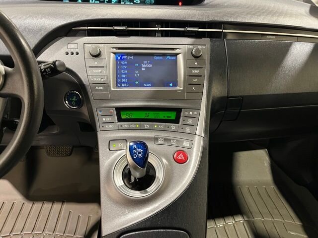 
 2014 Toyota Prius Two full									