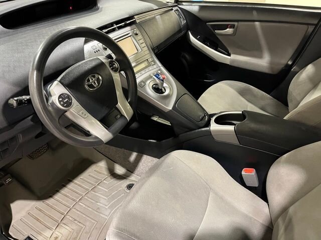 
 2014 Toyota Prius Two full									