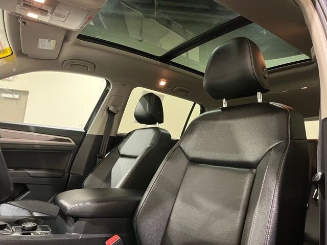 
 2019 Volkswagen Atlas 3.6L V6 SE w/ Apple Car Play full									