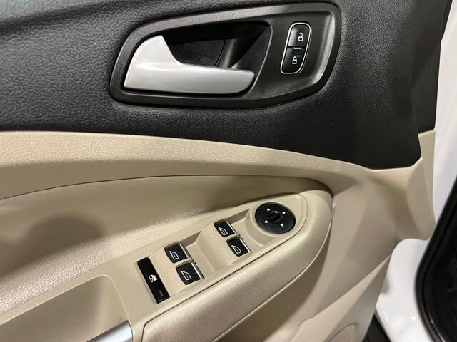 
 2017 Ford Escape SE full									