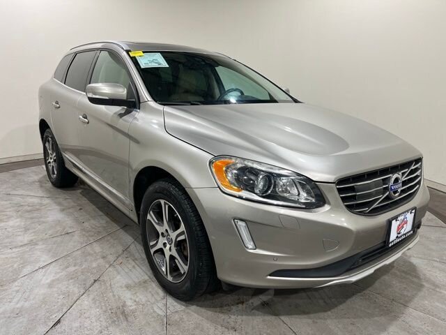 
 2015 Volvo XC60 T6 Platinum full									