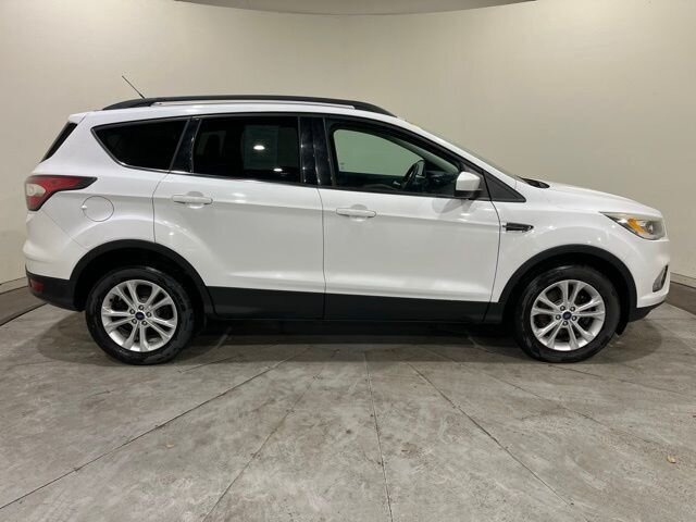 
 2017 Ford Escape SE full									