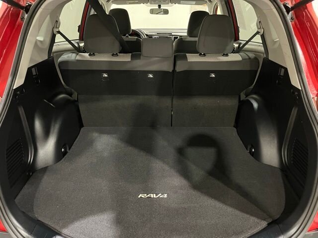 
 2013 Toyota RAV4 LE full									