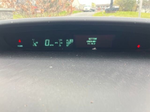 
 2014 Toyota Prius Two full									